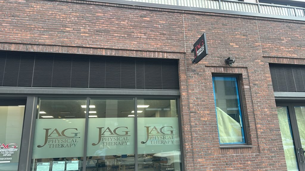 Perpendicular blade sign for JAG Physical Therapy