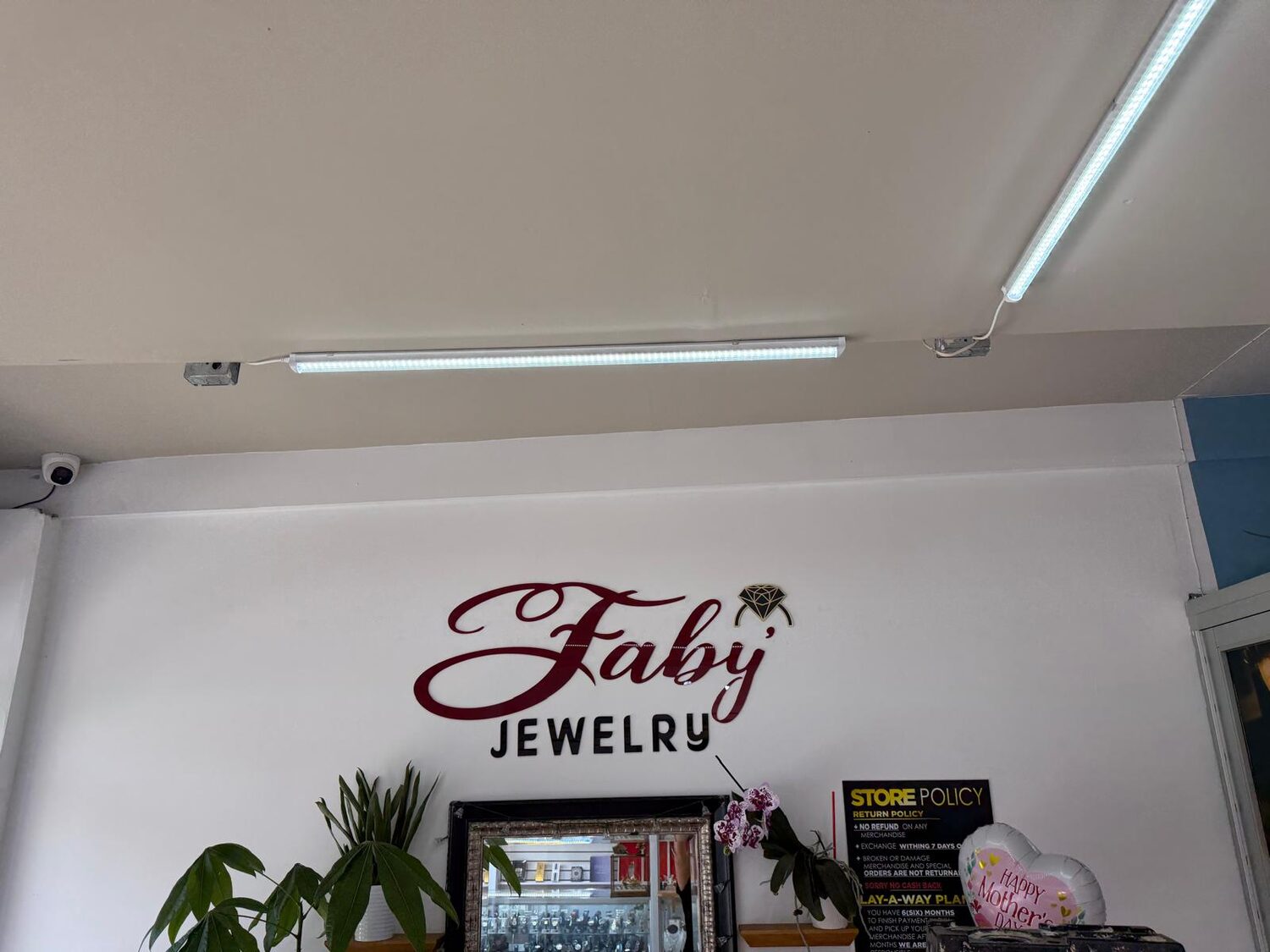 Dimensional logo inside the store for Faby Jewelry