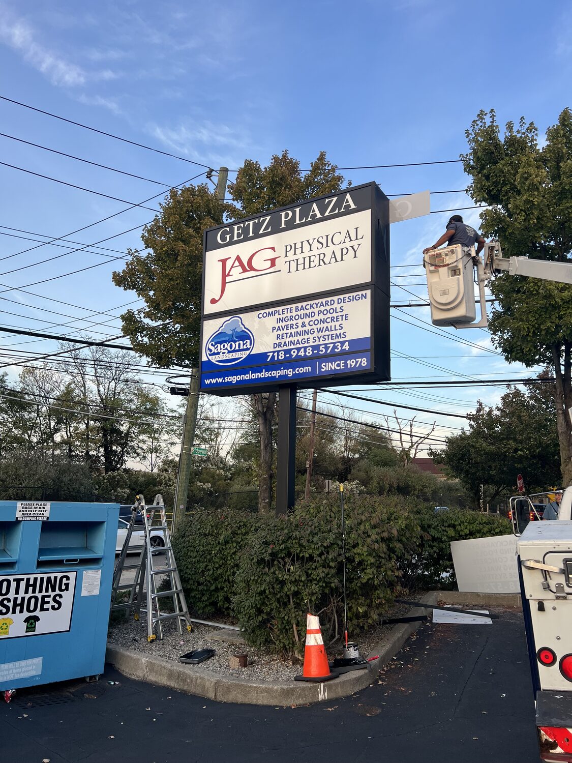 Tenant pylon sign for Getz Plaza